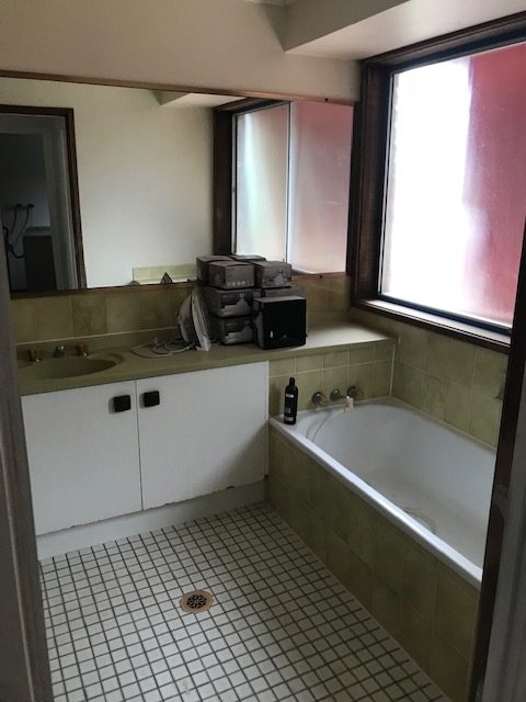 Main bathroom before the Middle Park renovation